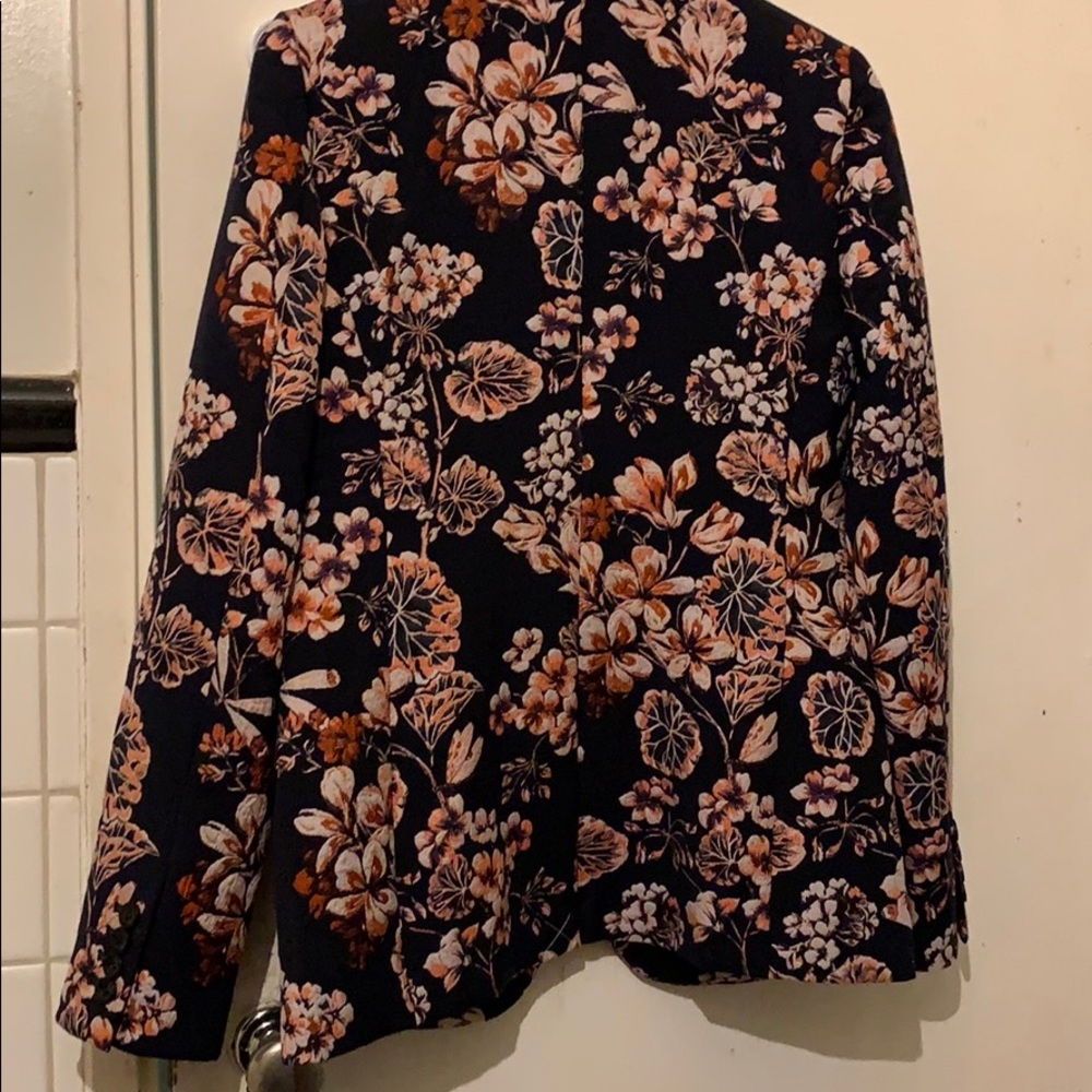 Blazer - Picture 4 of 5